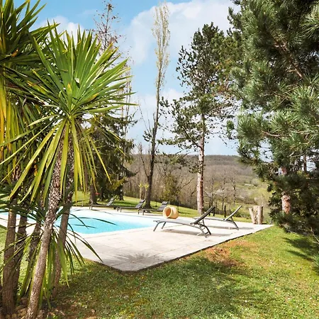 2 Bedroom Cozy In Σπίτι διακοπών *