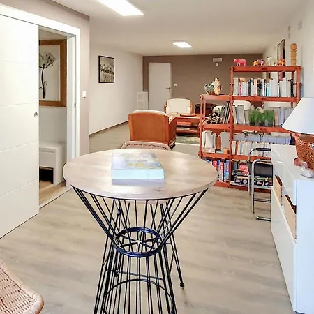Nyaraló 2 Bedroom Cozy In Tabre