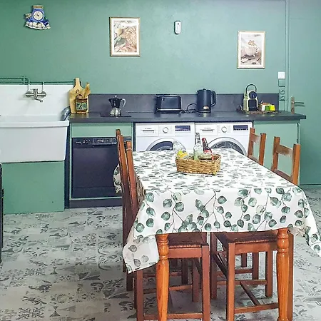 2 Bedroom Cozy In Hébergement de vacances