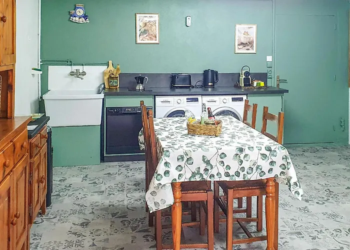 2 Bedroom Cozy In Hébergement de vacances